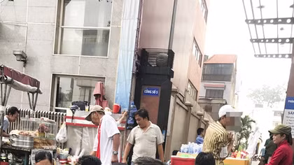 Những đứa trẻ làm nghề “chim lợn”