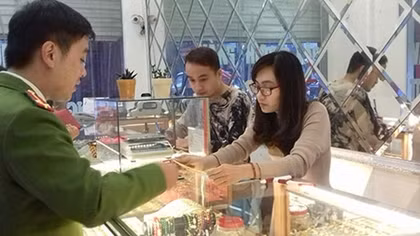 Cảnh báo với thủ đoạn lừa đảo mới tại các tiệm vàng