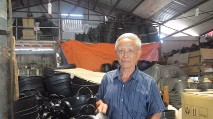 Tỷ phú tái chế cao su đất thành Nam