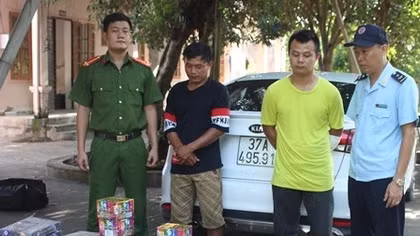 Mang gần 1 tạ pháo đi tiêu thụ thì bị bắt