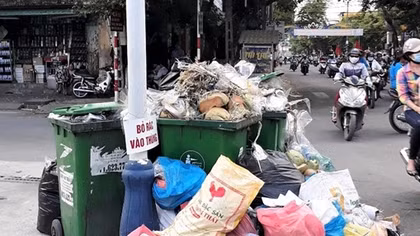 Khẩn trương xử lý hàng nghìn tấn rác thải tồn đọng