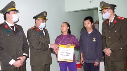 Mang “xuân yêu thương” đến với gia đình chính sách, người nghèo