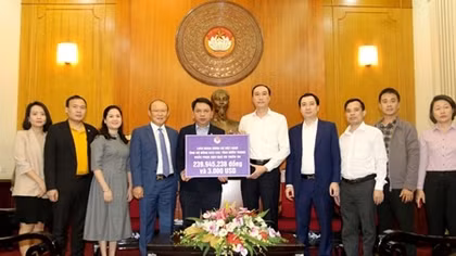  VFF và HLV Park Hang-seo ủng hộ đồng bào miền Trung