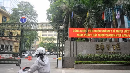 Nhiều băn khoăn xung quanh quy định độc thân mới được chuyển giới