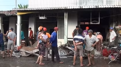 Sập giàn bếp khi nấu ăn gây cháy nhà