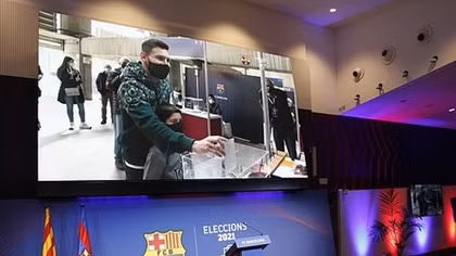 Messi cùng 11 vạn thành viên Barca đi bỏ phiếu