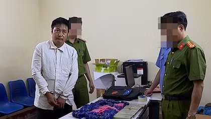 Chờ bán 5 bánh heroin và 30.000 viên MTTH xuống xuôi thì bị bắt