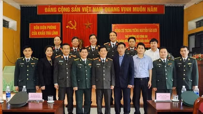  Thứ trưởng Nguyễn Văn Sơn làm việc với Đồn Biên phòng ở Cao Bằng