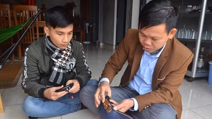 Mũ bảo hiểm thông minh của thầy trò vùng cao