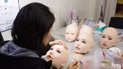 “Đột nhập” công xưởng sản xuất búp bê tình dục lâu đời nhất Nhật Bản