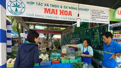Nhiều đặc sản vùng miền hút khách