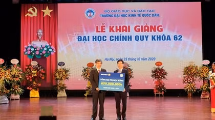 Học bổng “Bảo Việt - Niềm tin thắp sáng tương lai” đồng hành cùng sinh viên Đại học Kinh tế Quốc dân 