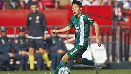 Cầu thủ Trung Quốc cho Messi "hít khói" là ai?