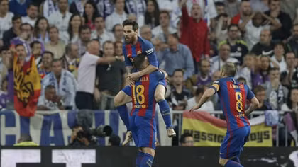 Messi lập cú đúp, Barca tái lập ngôi đầu
