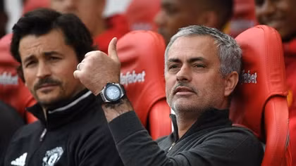 Cuộc họp báo 10 giây của "người đặc biệt" Jose Mourinho