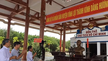 Đông đảo nhân dân đến viếng Đền thờ Bác Hồ tại Bạc Liêu