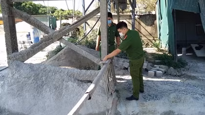 Cưỡng chế trạm bê tông vi phạm lấn chiếm hành lang đê điều