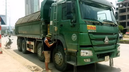 CSGT Hà Nội truy đuổi 6km chặn xe ô tô gây tai nạn chết người