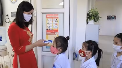 7 tỉnh thành cho học sinh tạm dừng đến trường 