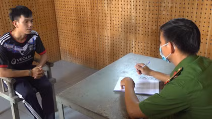Thuê nhà nghỉ "góp tiền" mua ma túy về bay lắc