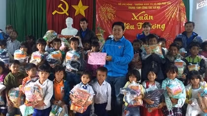 Những "sứ giả" yêu thương của người nghèo