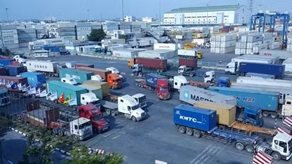 Phát triển vận tải thủy khu vực phía Nam thiếu hợp lý khiến “đầu tàu” bị áp lực nặng