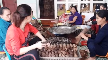 Về làng Mía học… gói bánh gai