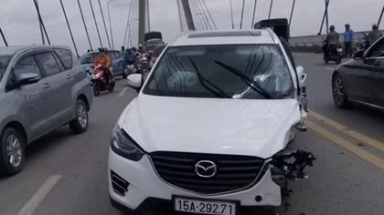 Tai nạn liên hoàn trên cầu Bính, 3 ô tô hư hỏng nặng