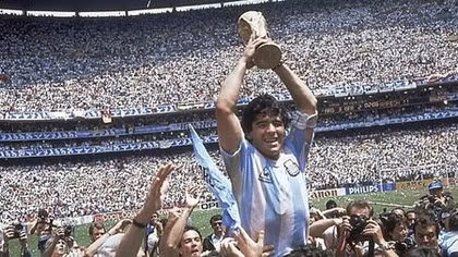 Huyền thoại bóng đá Diego Maradona qua đời