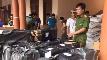 Tài xế ô tô vận chuyển hơn 1 tấn pháo nổ