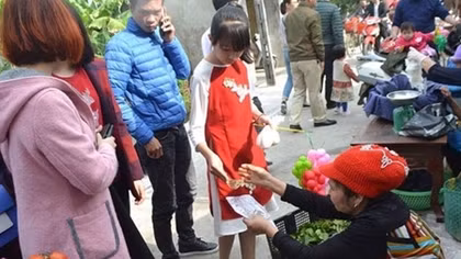 Đầu xuân đi chợ không mặc cả