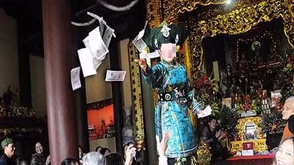 "Đồng cô, bóng cậu" và những màn kịch lừa đảo