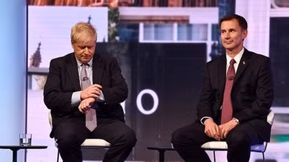 Boris Johnson và Jeremy Hunt đua chặng cuối vào ghế Thủ tướng Anh