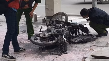 Điều tra vụ xe máy cháy trơ khung tại quận Thanh Xuân