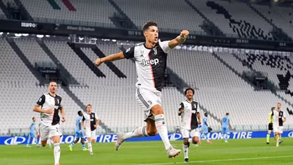 Ronaldo làm nên "lịch sử" với cú đúp trong vòng 3 phút