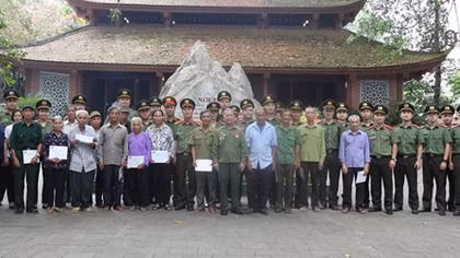 Đoàn thanh niên Văn phòng Bộ Công an, Cục An ninh kinh tế về nguồn, đền ơn đáp nghĩa