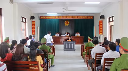 Hoãn phiên tòa giáo viên kiện Phòng GD&ĐT huyện Tây Hòa