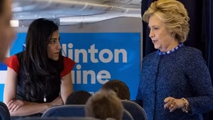 Ông Donald Trump thu hẹp khoảng cách với bà Hillary Clinton nhờ vụ bê bối thư điện tử