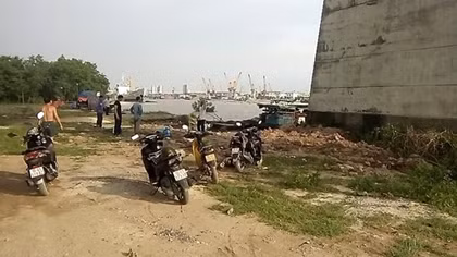 Để lại xe máy, nam thanh niên nhảy cầu Bính tự tử