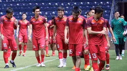 Tuyển Việt Nam làm quen sân đấu King's Cup