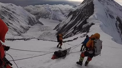 Mùa leo núi chết chóc ở Everest