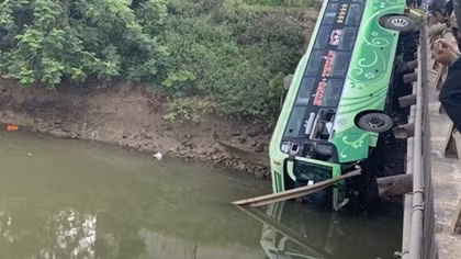 Giám đốc Công an Thanh Hóa trực tiếp chỉ đạo công tác cứu hộ xe khách rơi xuống sông