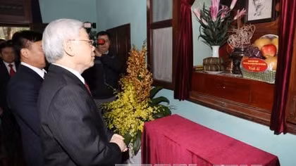 Tổng Bí thư dâng hương tưởng niệm Bác Hồ