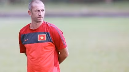 Huấn luyện viên Guillaume Graechen trả nợ