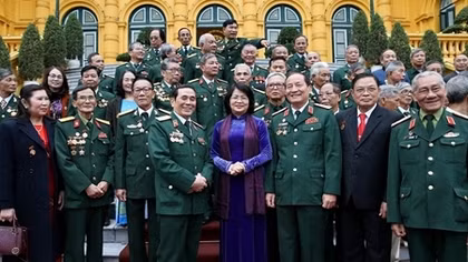 Phó Chủ tịch nước tiếp đoàn đại biểu cựu chiến binh Trung đoàn 271 Quân khu Trị Thiên