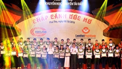 Vinh danh khuyến học, khuyến tài Đất Tổ năm 2016