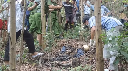 Đi lấy mật ong trên rừng phát hiện bộ xương người