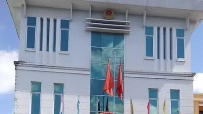 Kỷ luật một chủ tịch vì để vợ vào cơ quan đánh ghen