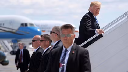 Hàng rào an ninh bảo vệ Tổng thống Donald Trump khi công du nước ngoài