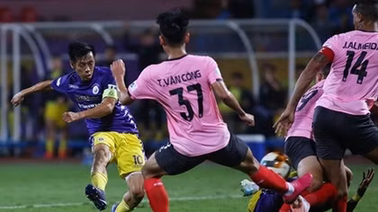 Nhọc nhằn đánh bại Hà Tĩnh, Hà Nội FC tiếp tục bám đuổi Viettel
